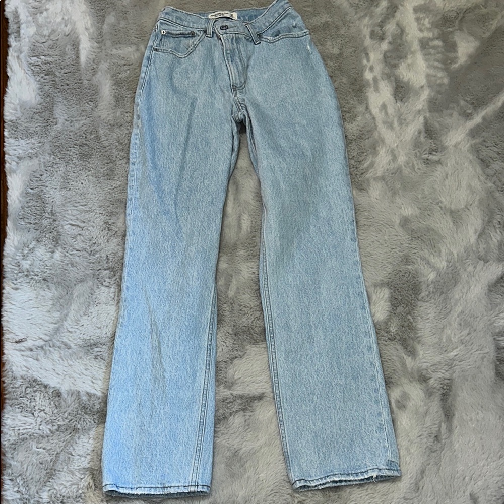 Ambercrombie & Fitch 90’s straight jeans size 00’s